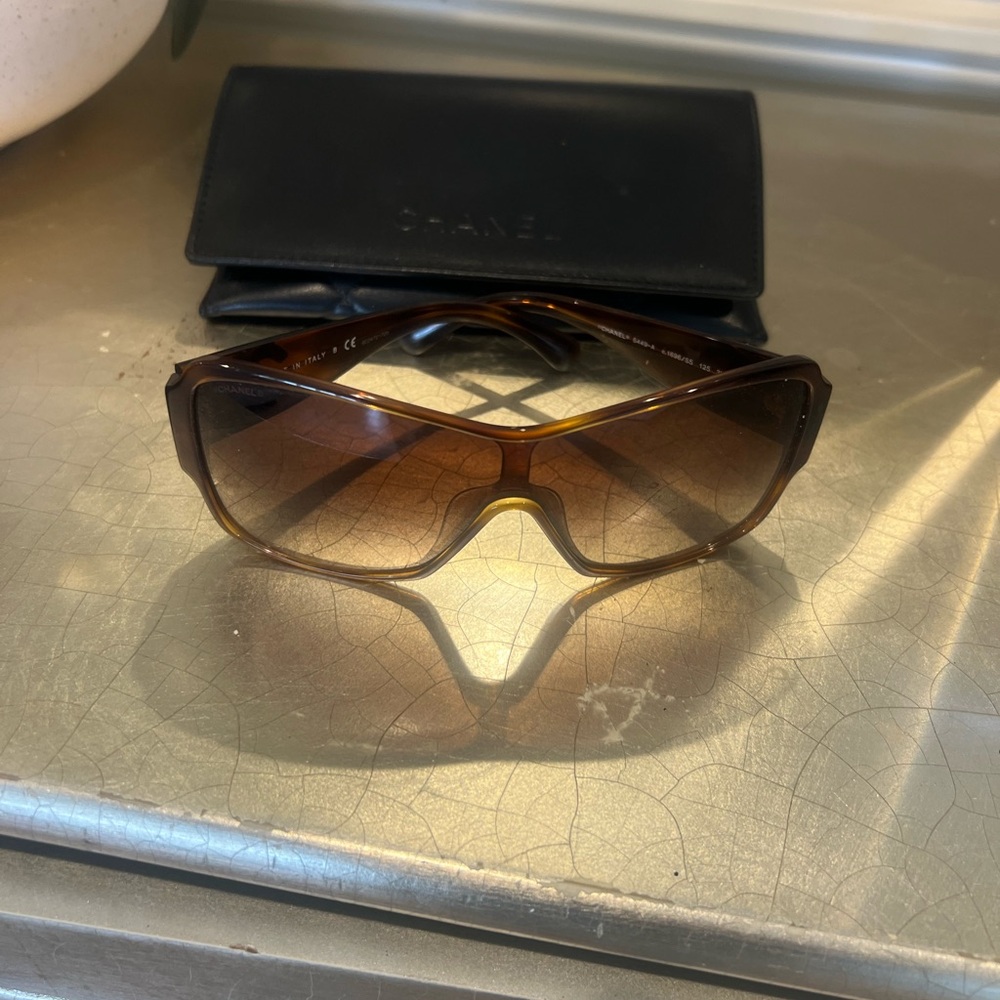 CHANEL Brown Gradient Sunglasses